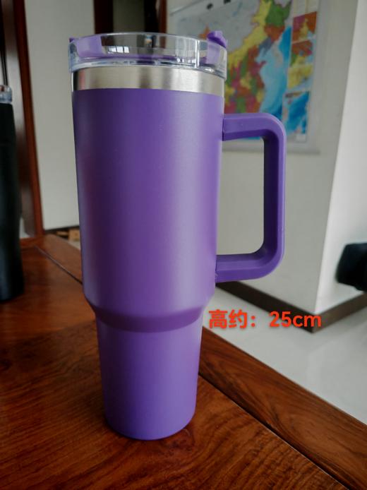 无包装 ，出口保温水杯可车载 可家用。304的不锈钢材质，个别轻微划伤，不影响使用 商品图1