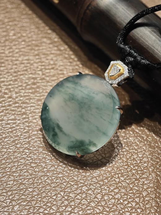 冰种意境飘花圆牌翡翠挂件 商品图4