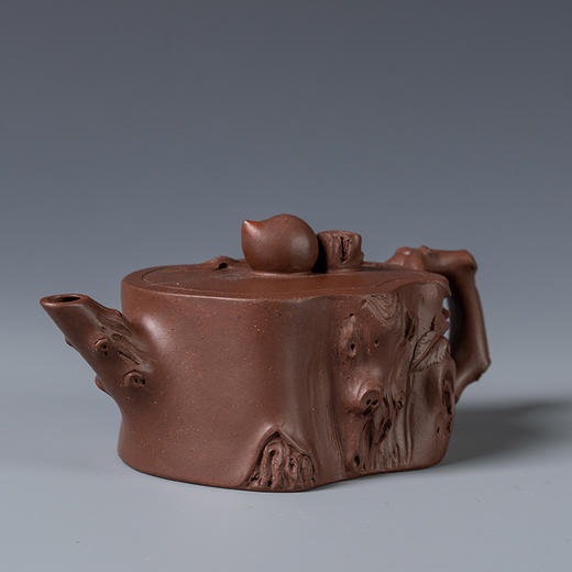 《桃桩壶》 王六初 高级工艺美术师、江苏省工艺美术协会会员，宜兴紫砂行业协会会员，优秀中青年紫砂艺术家 商品图1