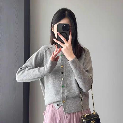 2025新款元气满满到极简休闲100%羊毛丝绒彩扣圆领开衫针织衫毛衣！ 商品图2