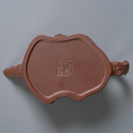 《桃桩壶》 王六初 高级工艺美术师、江苏省工艺美术协会会员，宜兴紫砂行业协会会员，优秀中青年紫砂艺术家 商品图4