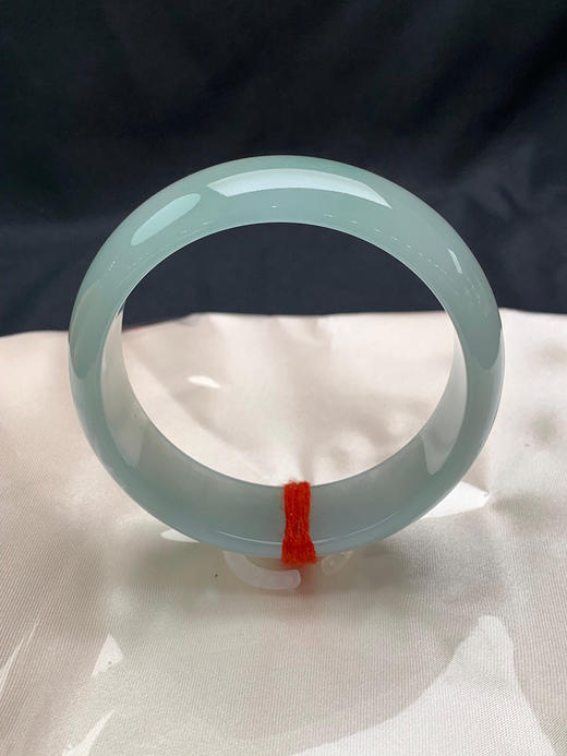 612275，59.5圈口，冰晴正圈平安镯，晴水蓝底色，飘色线，底子冰润 商品图3