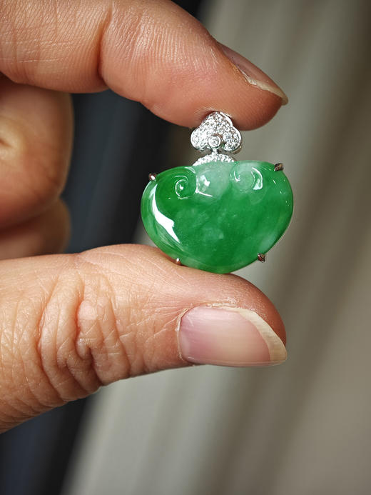 冰种阳绿翡翠如意吊坠 商品图2