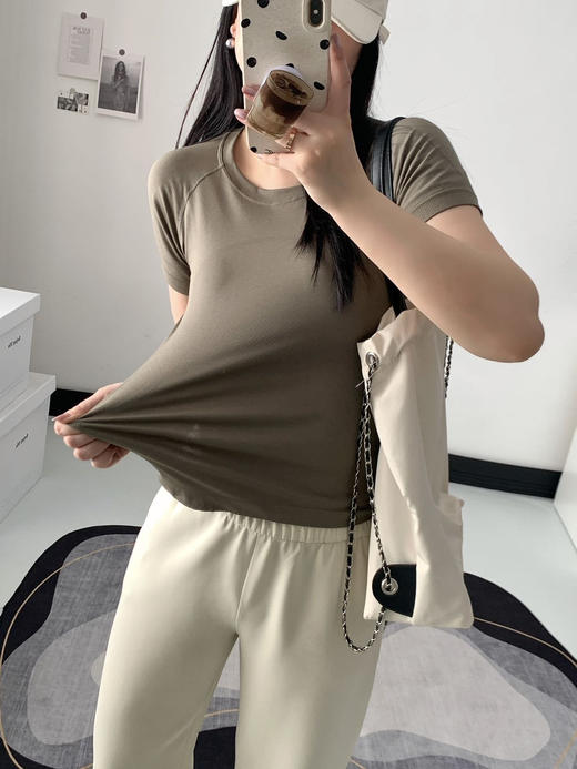 新款！官网💰550！【lu家热门款Swiftly速干长袖/短袖、最新款华夫格小V领、露背罗纹长袖】5款！贸易公司渠道，du家正版面料❗️专柜随意对比无压力❗️标牌齐全！ 超多颜色可选！ 商品图3