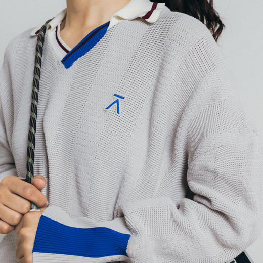 【高端团-特价福利专场】-ACMEITEM爱棵米 女士翻领毛衫GAF2200804E 商品图3