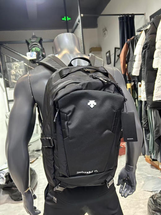 正品迪桑特descente 通用 双肩包迪桑特滑雪背包
三个颜色 白色 黑色 蓝色 商品图4
