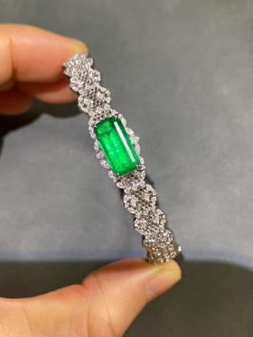 3.03ct刻面祖母绿手镯