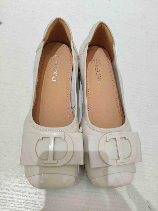 588109闰月妈妈鞋，奶奶鞋，方头放松脚趾，软底软面，舒适透气百搭！春夏款上新 牛皮单鞋，35-39码，夏季选择米白色更方便搭配衣服，人也显得清爽利落！ 商品图3