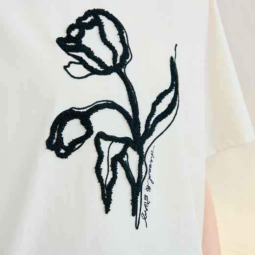 两三事 日光花房 2025春季新款休闲绣花棉质短袖t恤女宽松上衣 商品图3