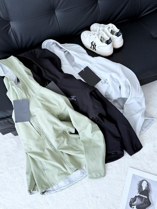 点此购买 始祖鸟GAMMA系列男女款户外远足防水防风透气冲锋衣 bk 309889 商品图11