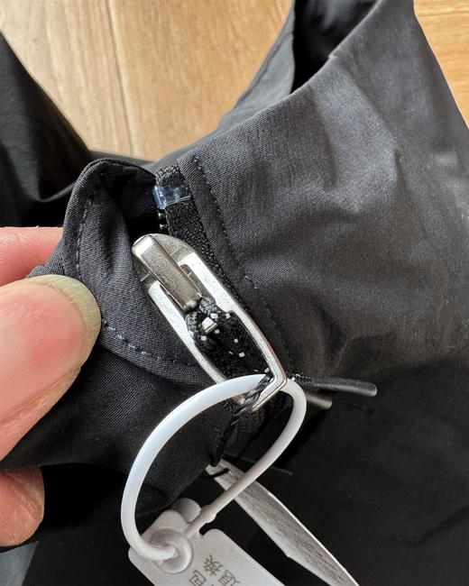 点此购买 lululemon初春男士户外休闲轻薄型户外夹克外套 LL 309878 商品图14