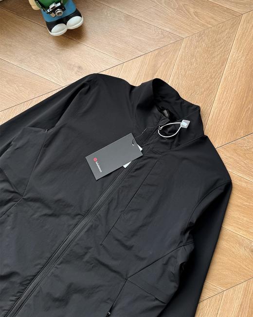 点此购买 lululemon初春男士户外休闲轻薄型户外夹克外套 LL 309878 商品图11