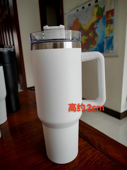 无包装 ，出口保温水杯可车载 可家用。304的不锈钢材质，个别轻微划伤，不影响使用 商品图7