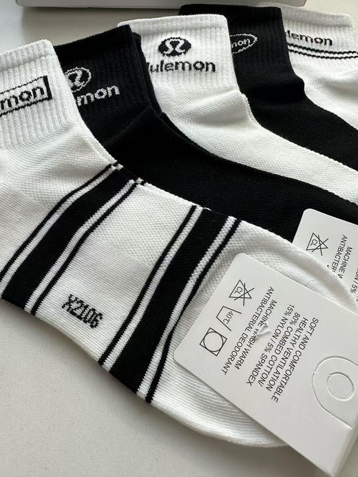 外贸原单正品新款lulu男女运动短袜棉线袜子透气露露潮牌字母短筒棉袜，男款39-45，女款35-40
一盒五双 商品图11