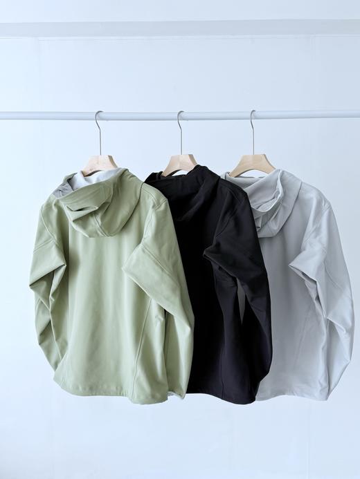 点此购买 始祖鸟GAMMA系列男女款户外远足防水防风透气冲锋衣 bk 309889 商品图1