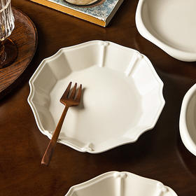 摩登主妇白色陶瓷盘子家用菜盘2025新款餐具高级感西餐甜品早餐盘