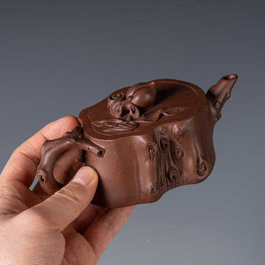 《桃桩壶》 王六初 高级工艺美术师、江苏省工艺美术协会会员，宜兴紫砂行业协会会员，优秀中青年紫砂艺术家 商品图3