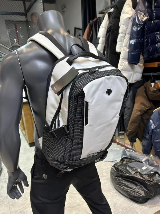 正品迪桑特descente 通用 双肩包迪桑特滑雪背包
三个颜色 白色 黑色 蓝色 商品图2