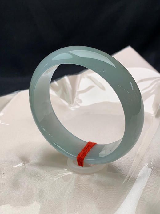 612275，59.5圈口，冰晴正圈平安镯，晴水蓝底色，飘色线，底子冰润 商品图2