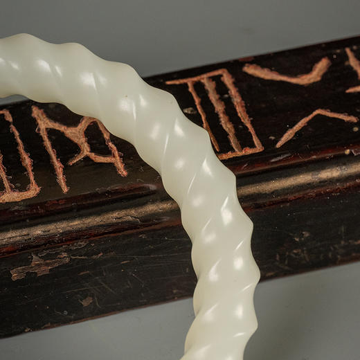 清 玉雕绳纹手镯 商品图2