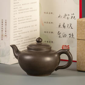 《天青泥樱花壶》郭莉萍 正高级工艺美术师、工艺美术协会会员、江苏省工艺美术协会会员、实力派女陶艺家