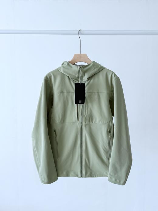 点此购买 始祖鸟GAMMA系列男女款户外远足防水防风透气冲锋衣 bk 309889 商品图2