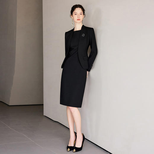 IWY/高级感黑色西装连衣裙两件套女春季新款简约职业套裙C2206+Q1257 商品图3