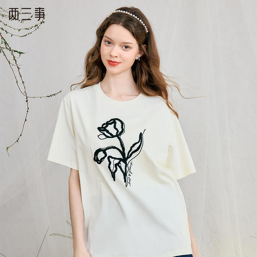 两三事 日光花房 2025春季新款休闲绣花棉质短袖t恤女宽松上衣 商品图0