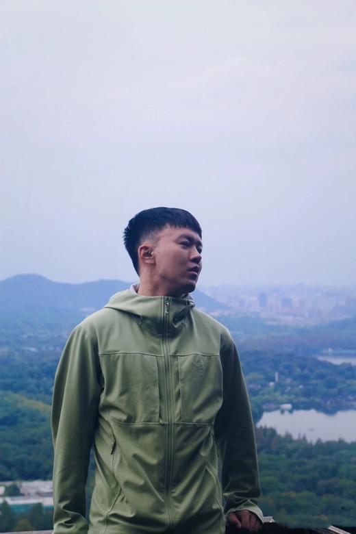 点此购买 始祖鸟GAMMA系列男女款户外远足防水防风透气冲锋衣 bk 309889 商品图10