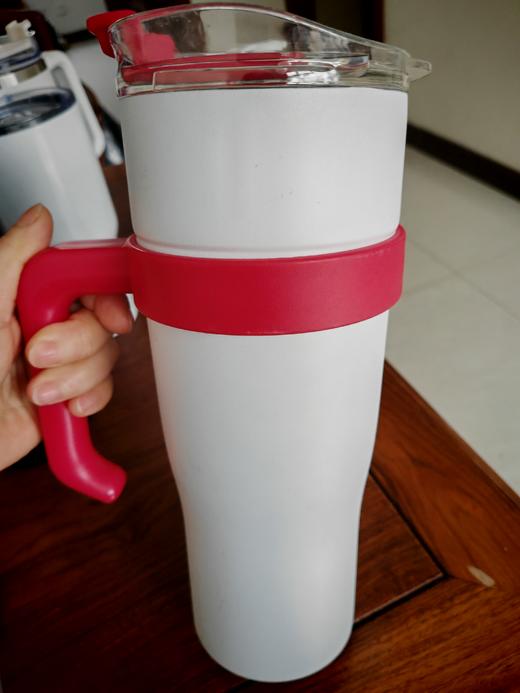 无包装 ，出口保温水杯可车载 可家用。304的不锈钢材质，个别轻微划伤，不影响使用 商品图6