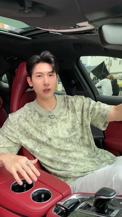 T2282春夏新款时尚渐变磨破细闪圆领短袖T恤倒三角潮流百搭情侣上衣 商品图0