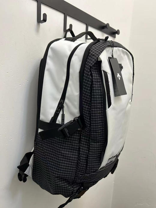正品迪桑特descente 通用 双肩包迪桑特滑雪背包
三个颜色 白色 黑色 蓝色 商品图12