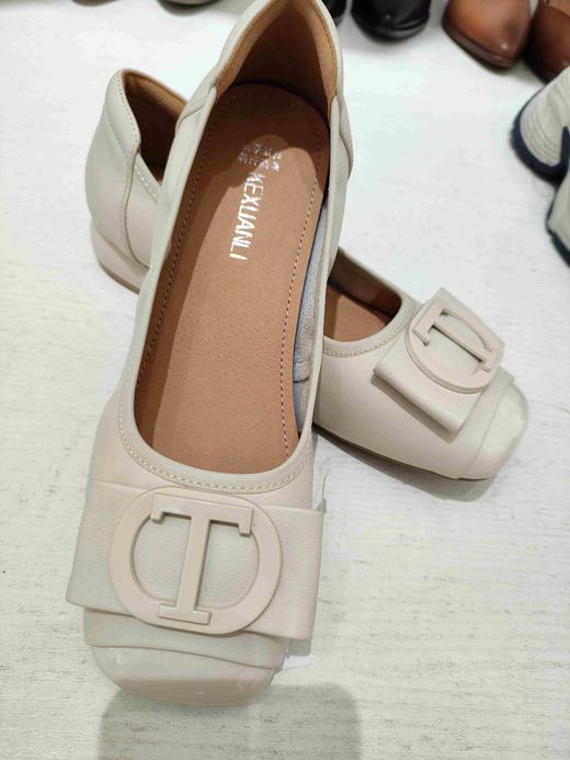 588109闰月妈妈鞋，奶奶鞋，方头放松脚趾，软底软面，舒适透气百搭！春夏款上新 牛皮单鞋，35-39码，夏季选择米白色更方便搭配衣服，人也显得清爽利落！ 商品图5