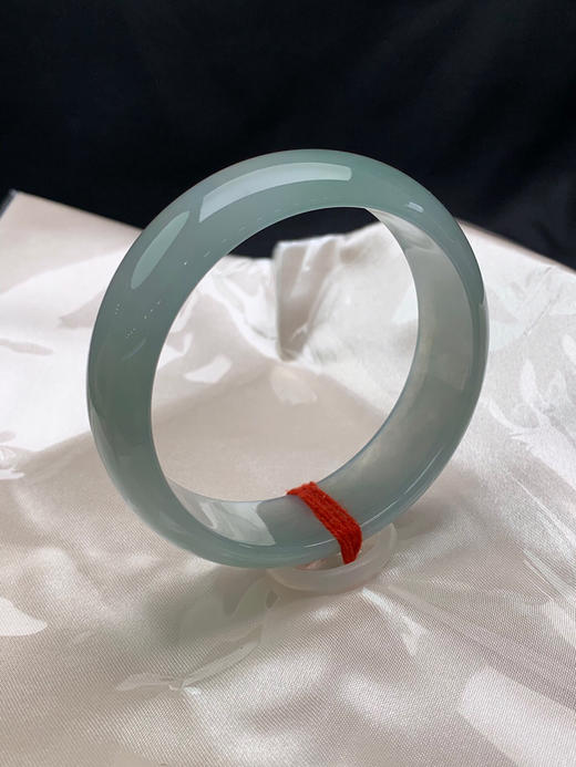 612275，59.5圈口，冰晴正圈平安镯，晴水蓝底色，飘色线，底子冰润 商品图1