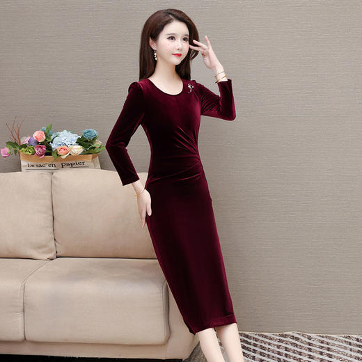 QYMAH-Y24JNL22 洋气大码金丝绒连衣裙女新款2025年春季修身气质女装时尚长款裙子 商品图1