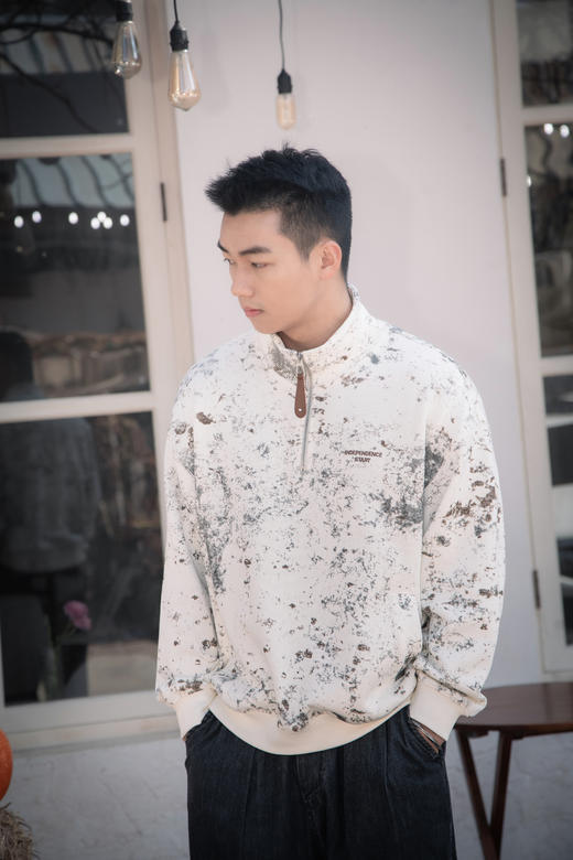 512963239做旧墨迹套头卫衣 商品图3