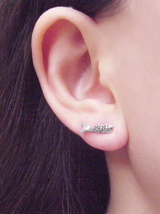 momoko｜4.5x13mm Micro Fish Studs  [耳钉 2色可选] 商品图6