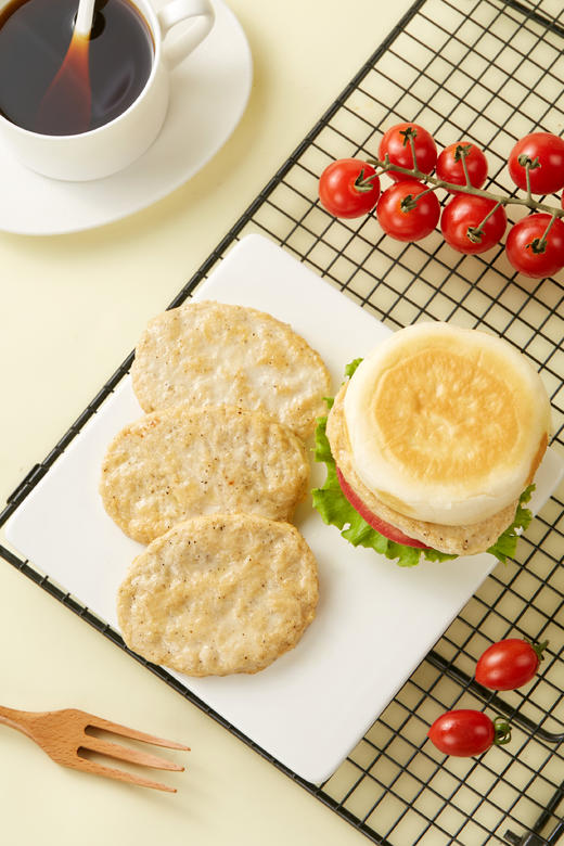 618丨3袋装加赠汉堡饼或3去野生鱼！【汉堡鸡肉饼】健康轻食，肉感十足！精选健康白羽鸡，不掺杂其他肉类，咸淡适中，外表金黄，内里肉质醇香鲜嫩！ 商品图2