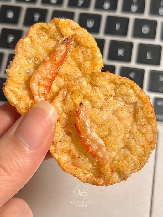 【米惦樱花虾米饼】比虾条更鲜酥的米饼裹着鲜虾味，咔吱咔吱嘴巴的快乐，一口一个嘎嘣脆！ 🦐5%海虾肉，加入整只脆脆的樱花虾！ 🦐鲜香酥脆，虾香四溢，入口即化！ 商品图4