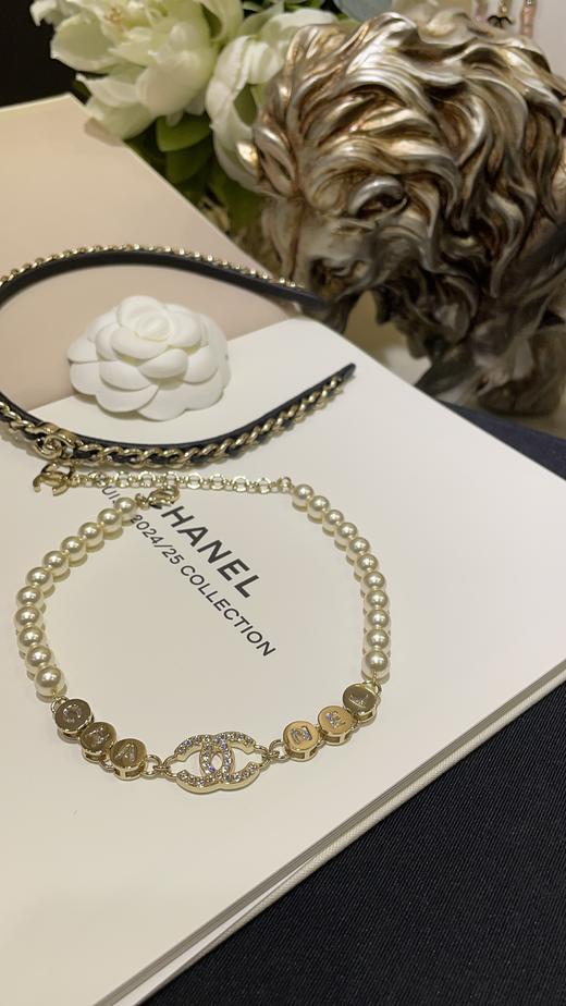 香奶奶 24B新款镂空字母水钻双C珍珠项链浅金色 商品图2