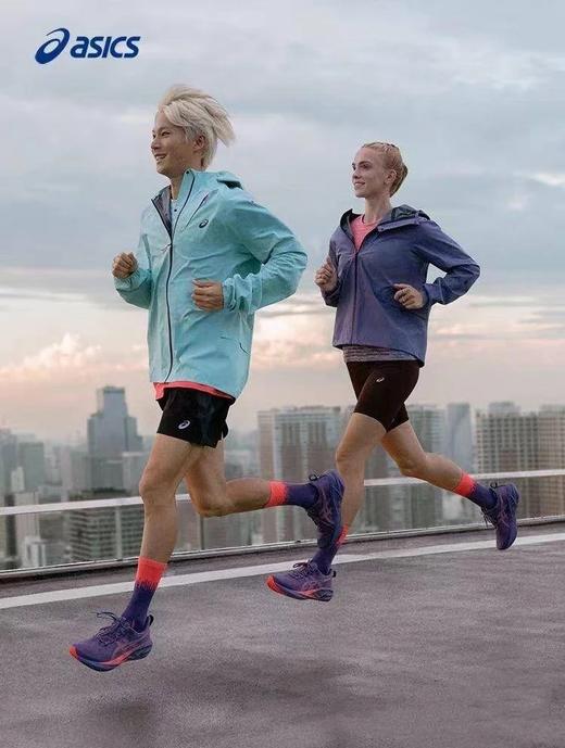 点此购买 亚瑟士Novablast 5代男女款轻量化厚底缓震回弹跑鞋 98 310053 商品图12