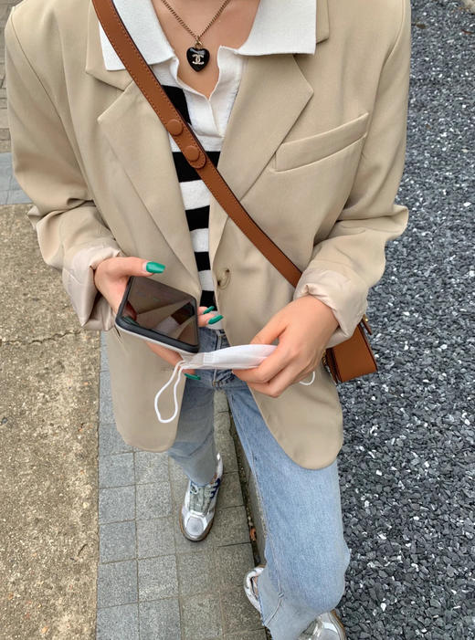 香奶奶 新款金色满钻双C黑色树脂爱心项链 商品图3