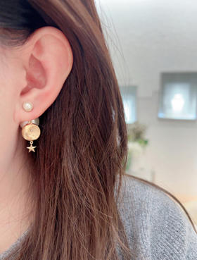 D家 25年新款日月星辰浮雕珍珠双球耳钉