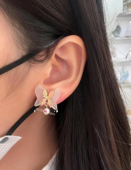 D家 新款玫瑰金拼接树脂蝴蝶CD珍珠不对称耳钉 商品图0
