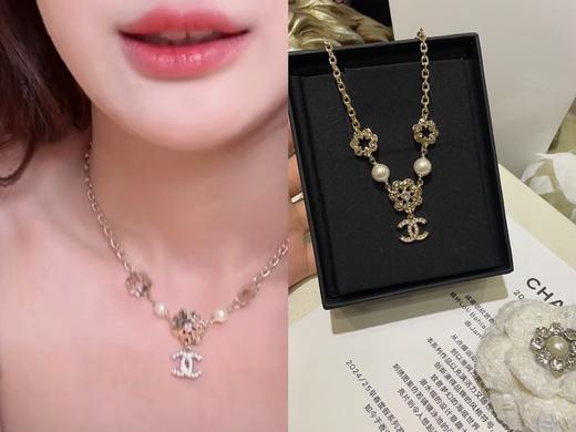 香奶奶 25C新款浅金色镂空花朵双C吊坠项链 商品图0