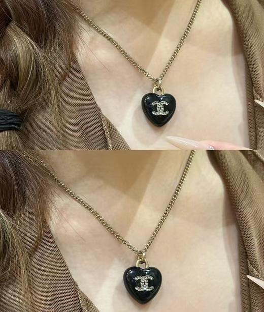 香奶奶 新款金色满钻双C黑色树脂爱心项链 商品图4