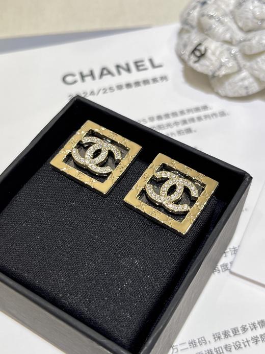 香奶奶 25P新款金色满钻双C镂空方块耳钉 商品图1