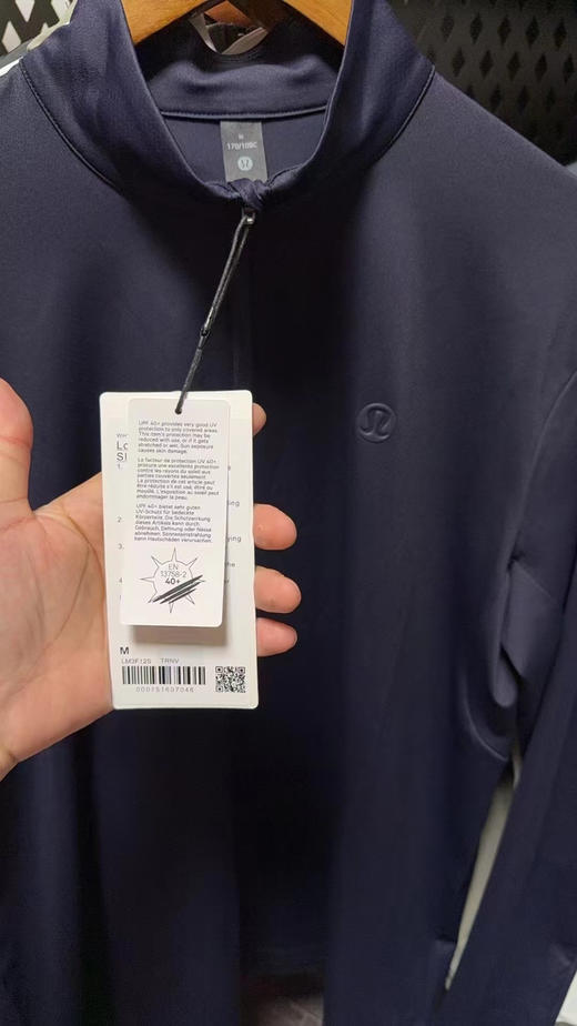 正品lululemon速干长袖，带芯片，纯正品，两个色
科技面料，杀菌因子，除臭，速干，吸汗
无与伦比的品牌气质，小资，惬意，松弛感 商品图1