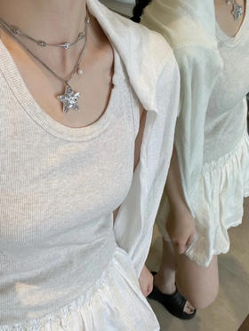 香奶奶 25C新款白色珐琅双C亚克力星星项链毛衣链