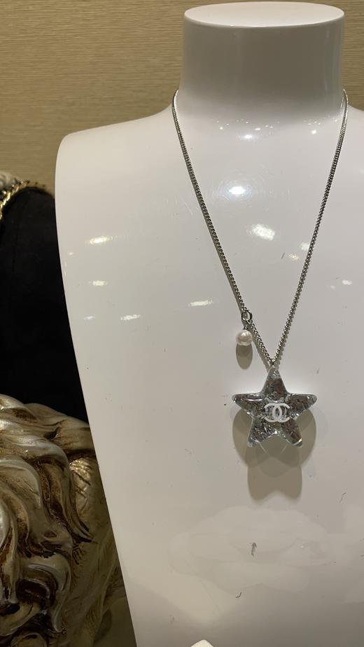 香奶奶 25C新款白色珐琅双C亚克力星星项链毛衣链 商品图1